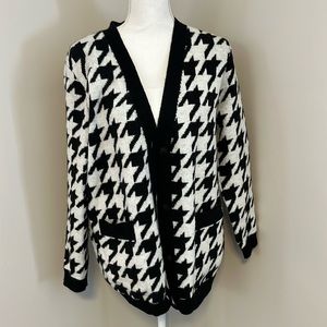 Black and white houndstooth sweater M
